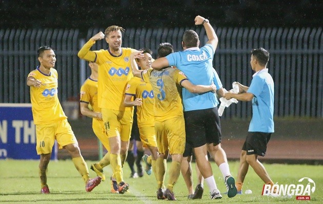 Thắng nhọc Cần Thơ, FLC Thanh Hóa đòi lại ngôi đầu bảng - Bóng Đá