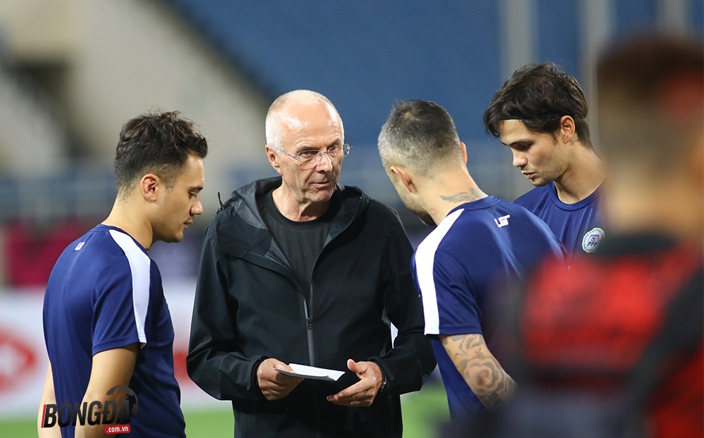 Thầy Beckham, Gerrard họp chiến thuật mơ đánh bại Việt Nam trên sân Mỹ Đình  - Bóng Đá