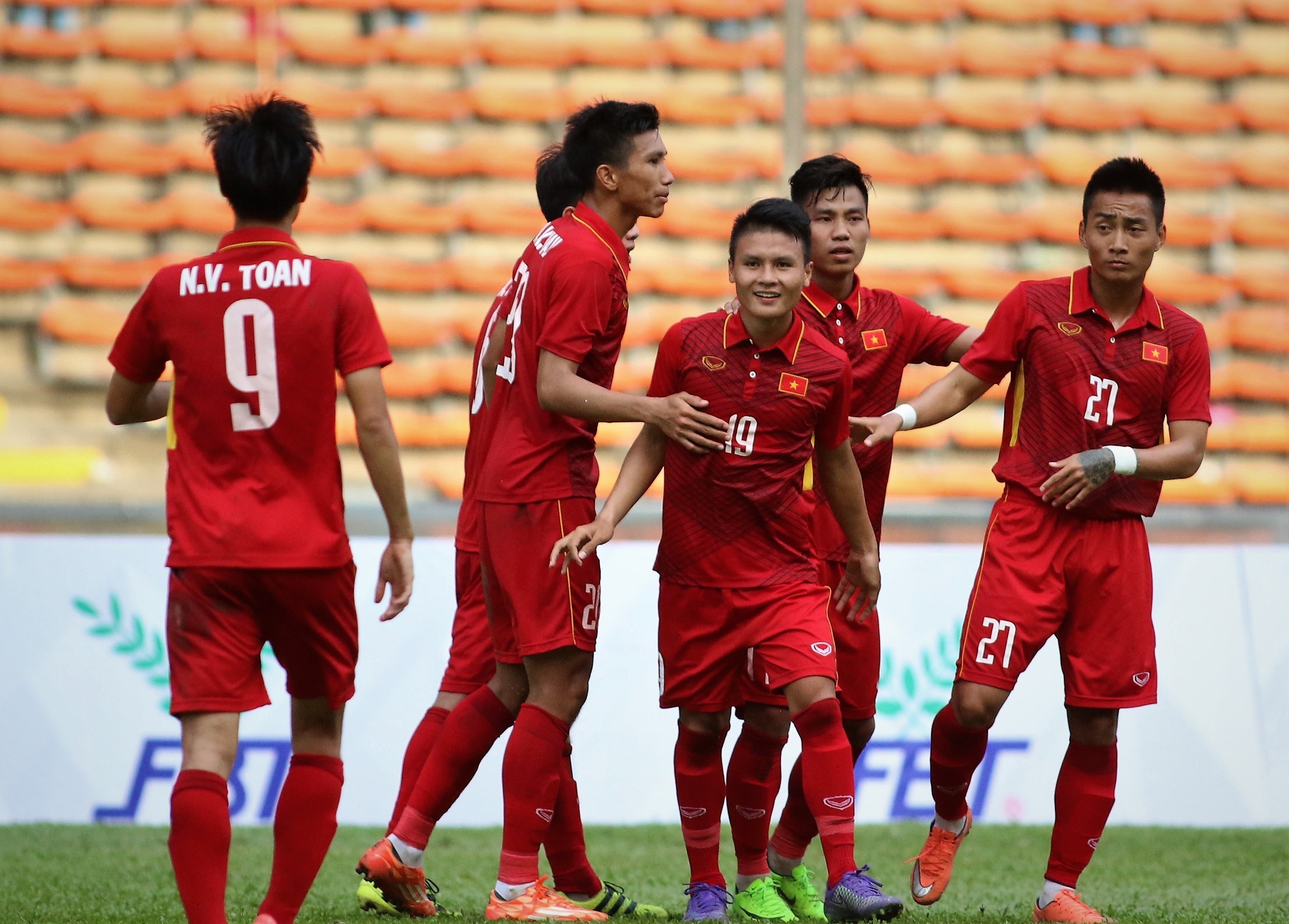 HLV Park Hang-seo muốn Công Phượng, Xuân Trường chơi tiki-taka - Bóng Đá