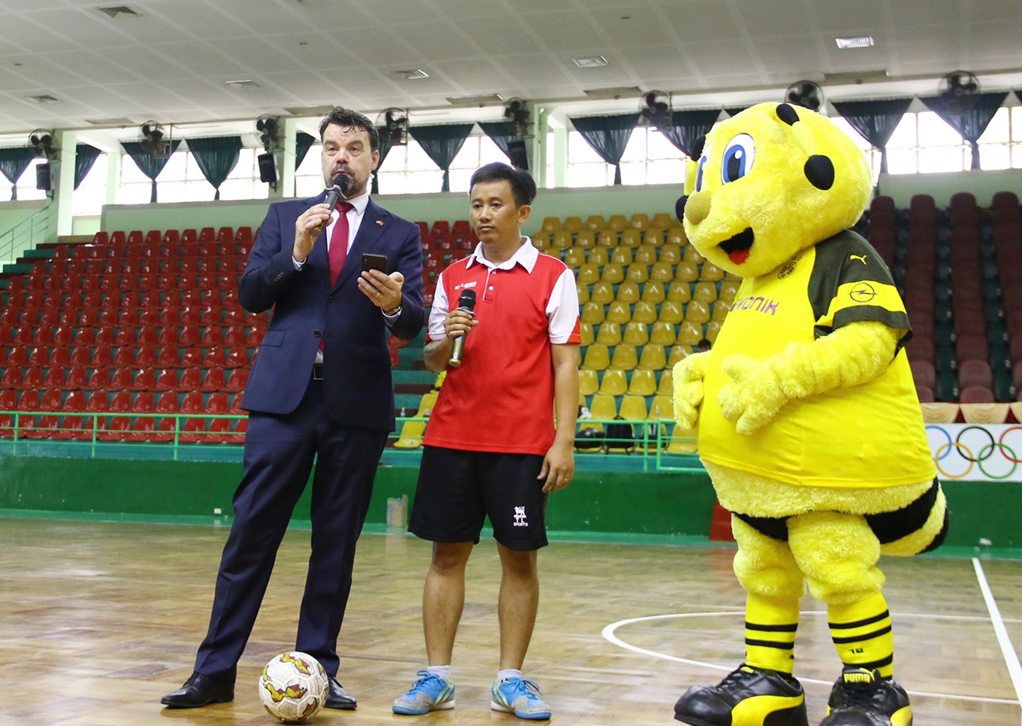 Fraser Sport vô địch giải giao hữu futsal CLB Borussia Dortmund (BVB)  - Bóng Đá