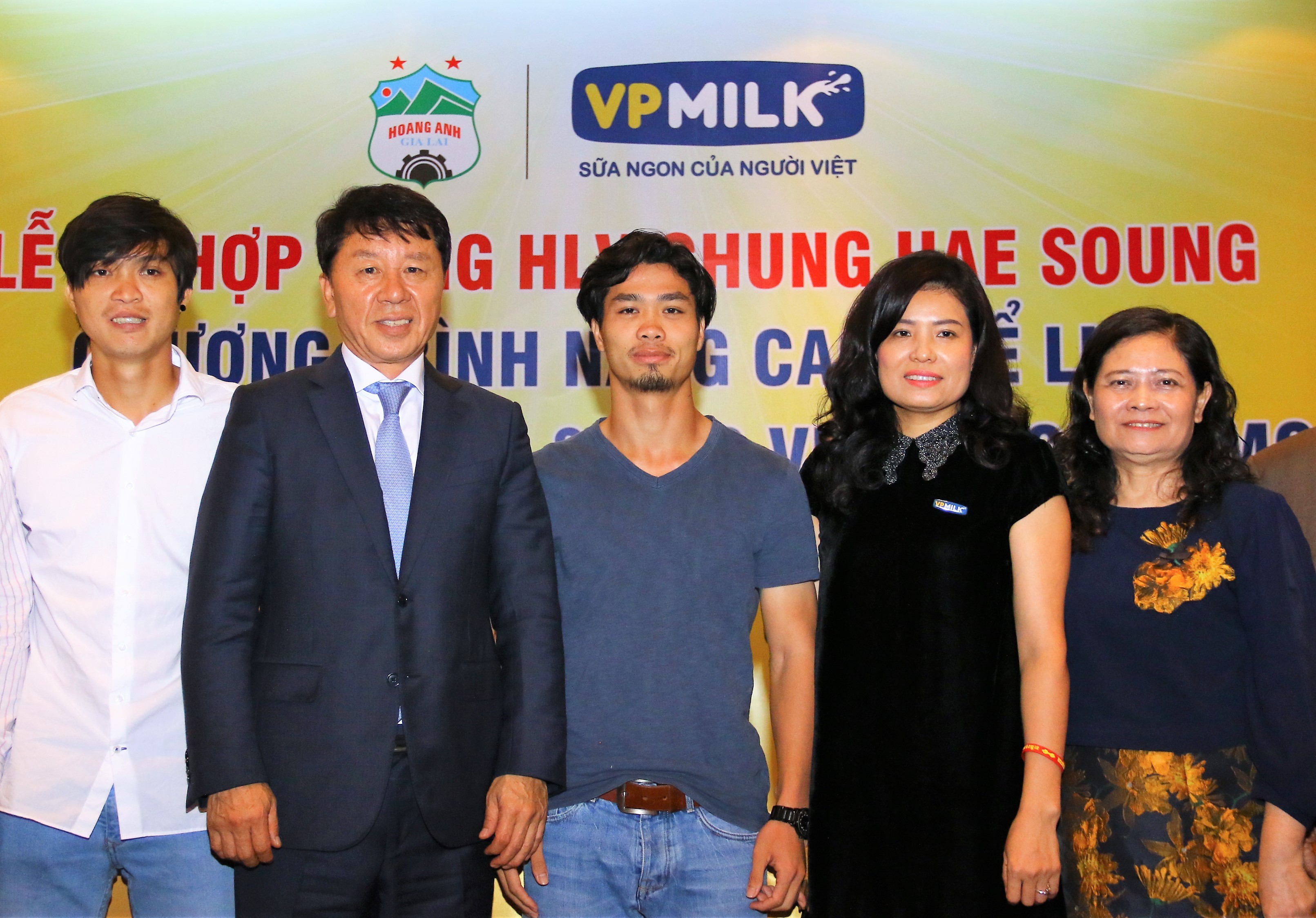 Công Phượng, Tuấn Anh bị nhắc khéo ngày ra mắt Chung Hae Soung - Bóng Đá