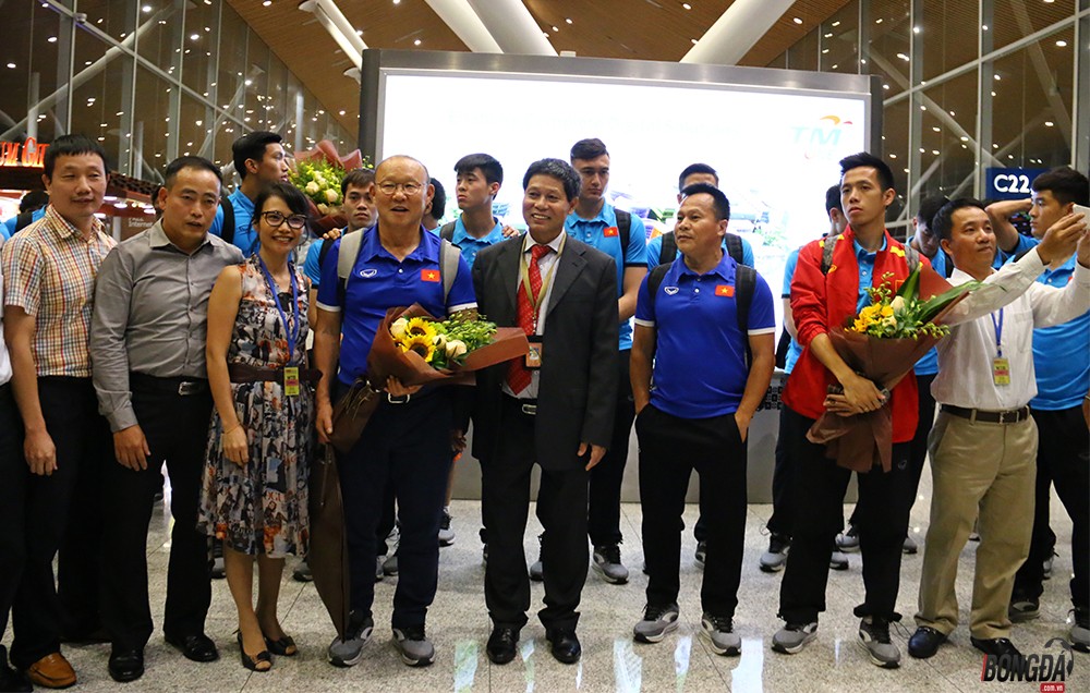 HLV Park Hang-seo nhường ghế Vip trên máy bay cho học trò - Bóng Đá