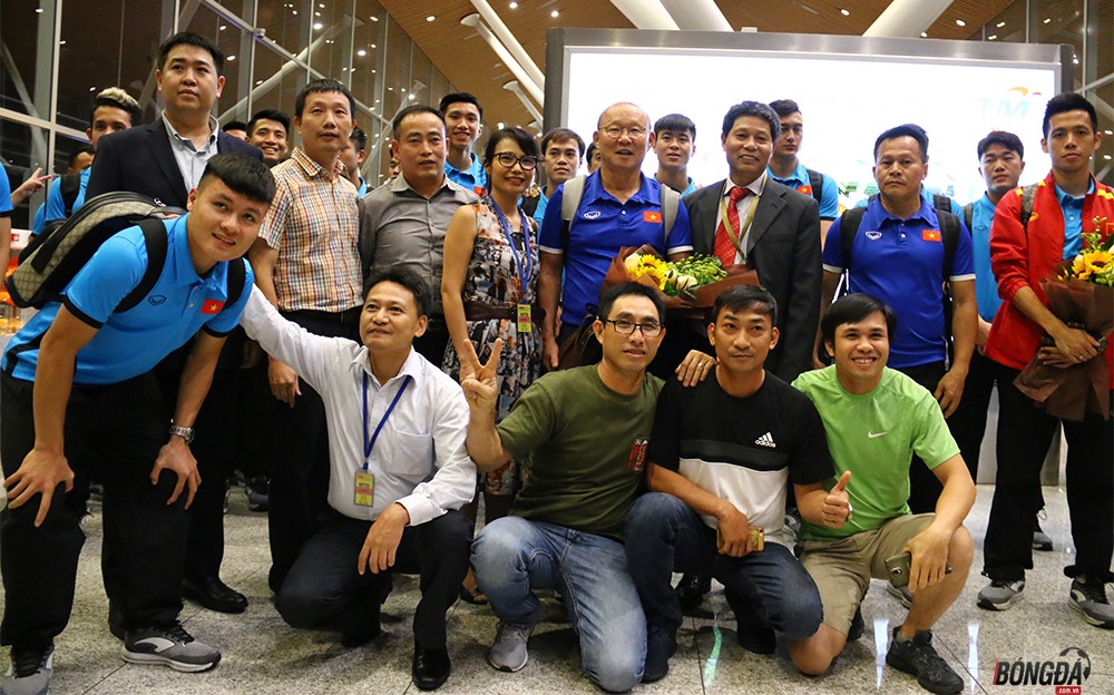 HLV Park Hang-seo nhường ghế Vip trên máy bay cho học trò - Bóng Đá