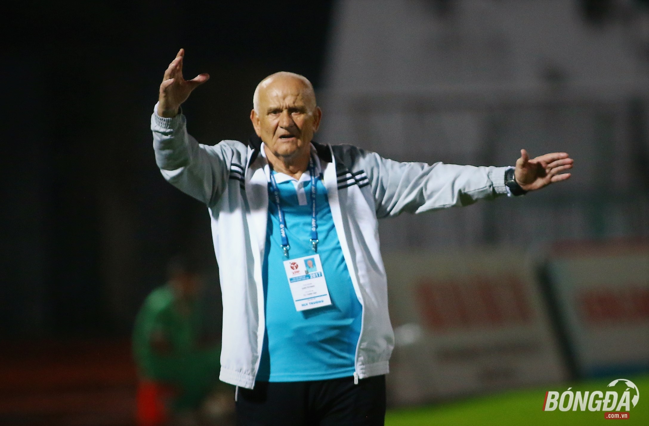 HLV V-League ngán trọng tài, sợ ban tổ chức - Bóng Đá