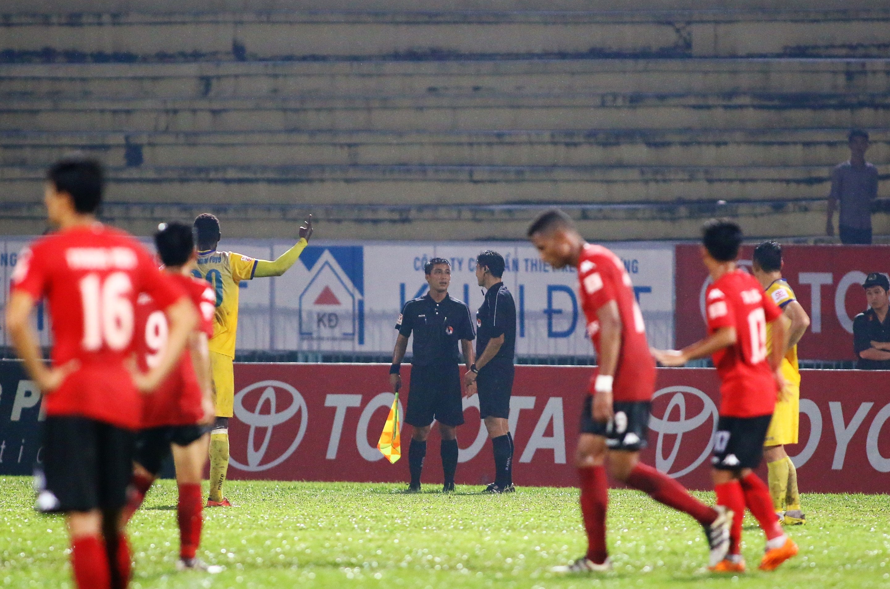 CỰC SỐC: Cựu cầu thủ V-League TỐ CÁO trọng tài dàn xếp tỷ số - Bóng Đá