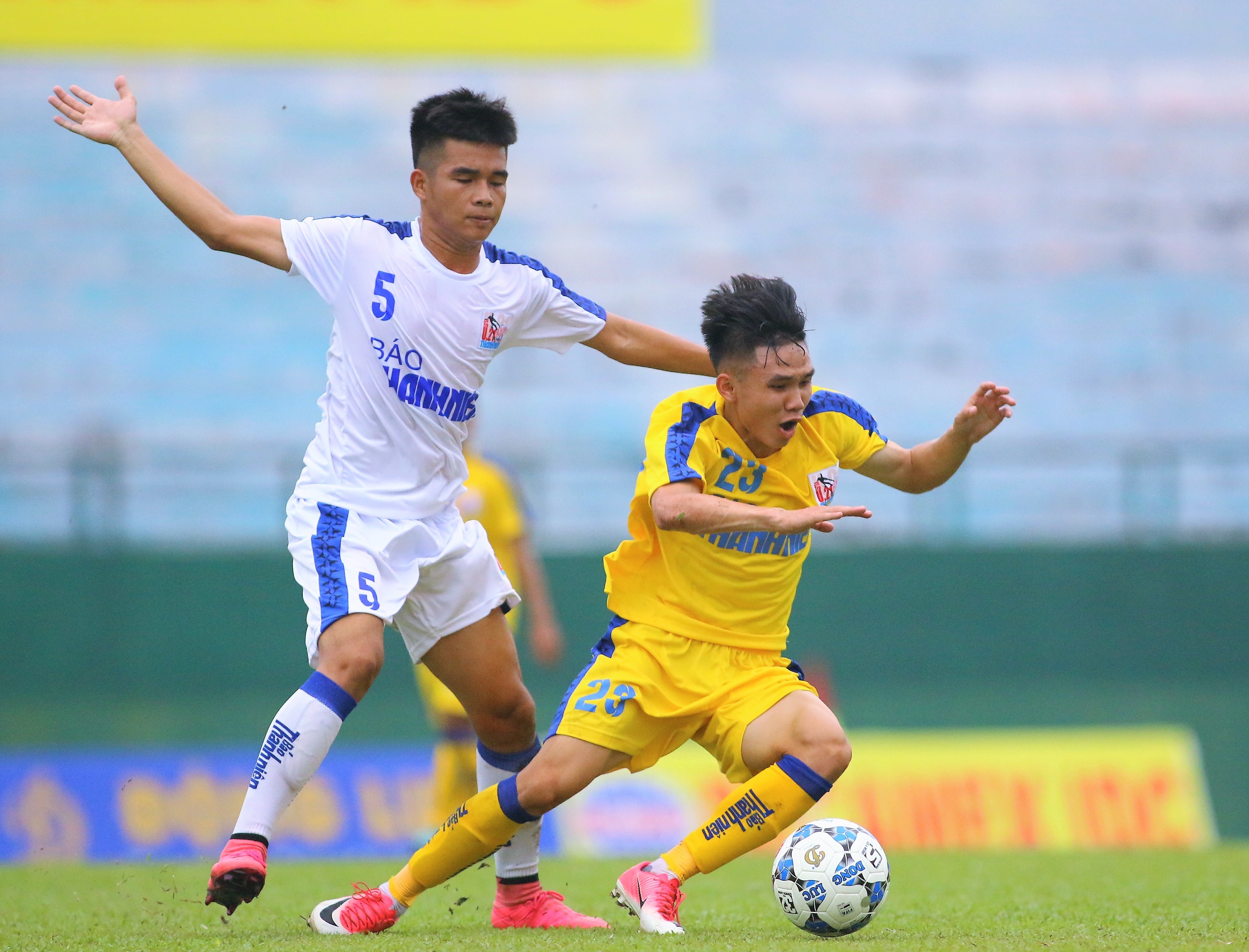 HLV Đinh Văn Dũng tiếc nuối U21 SLNA chia điểm cùng An Giang - Bóng Đá