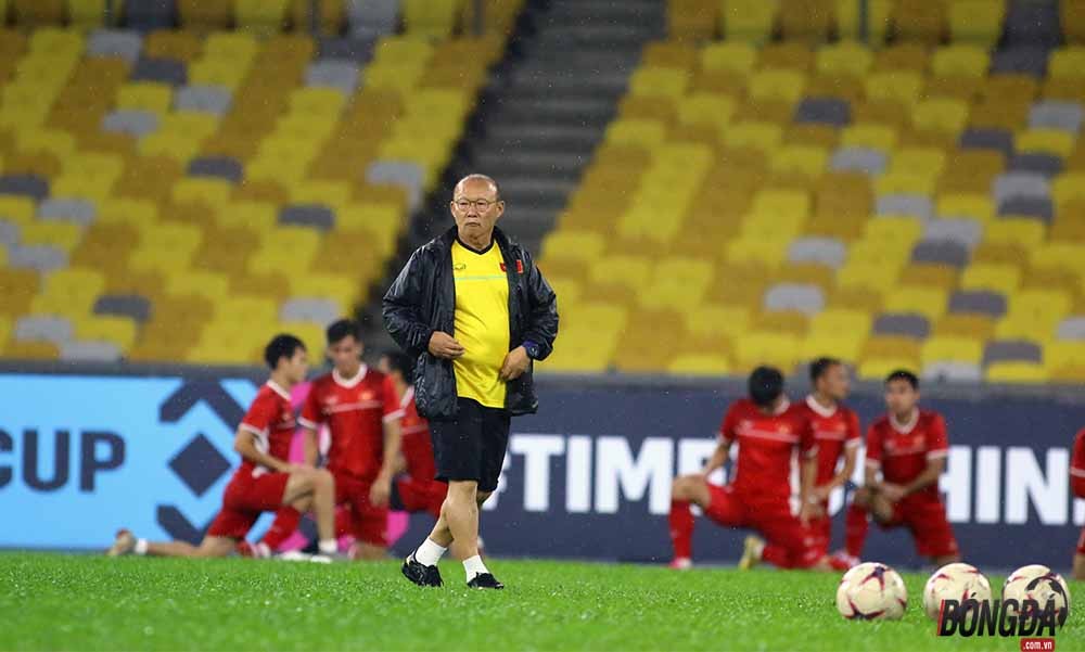 Luyện công dưới mưa, thầy trò Park Hang-seo tính toán mọi phương án đấu Malaysia - Bóng Đá