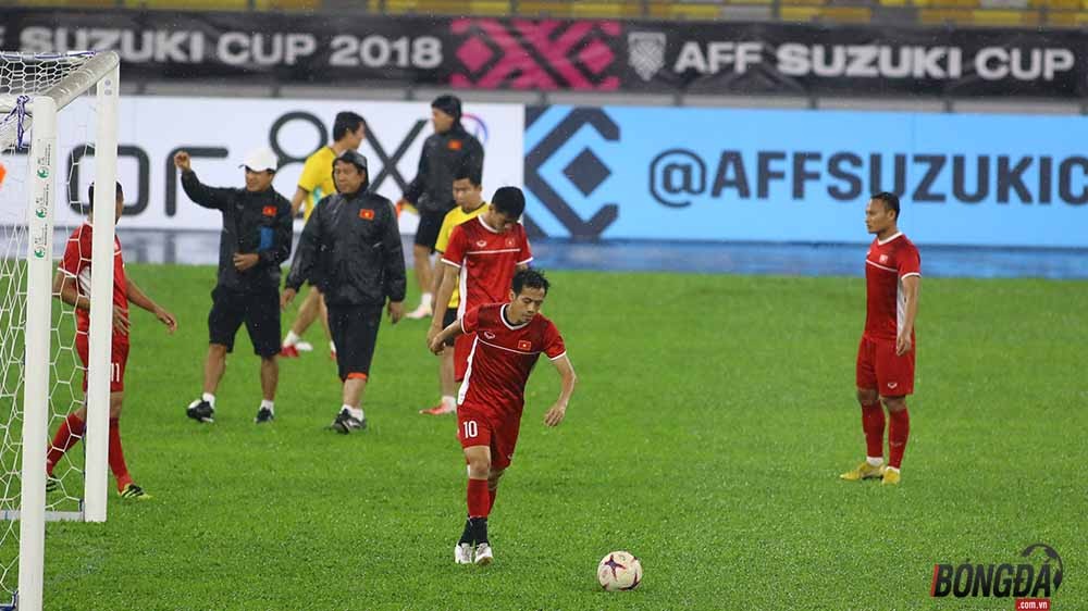 Luyện công dưới mưa, thầy trò Park Hang-seo tính toán mọi phương án đấu Malaysia - Bóng Đá