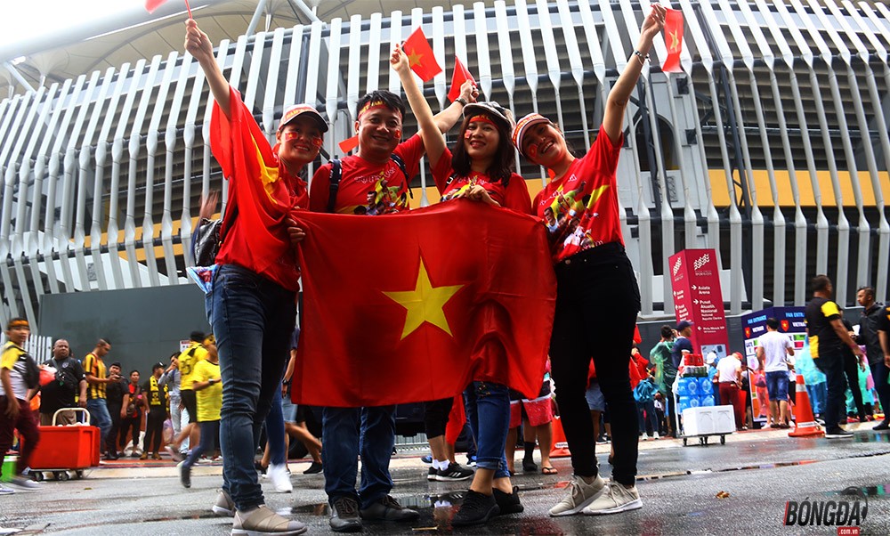 CĐV Malaysia máu lửa như thế nào ở 