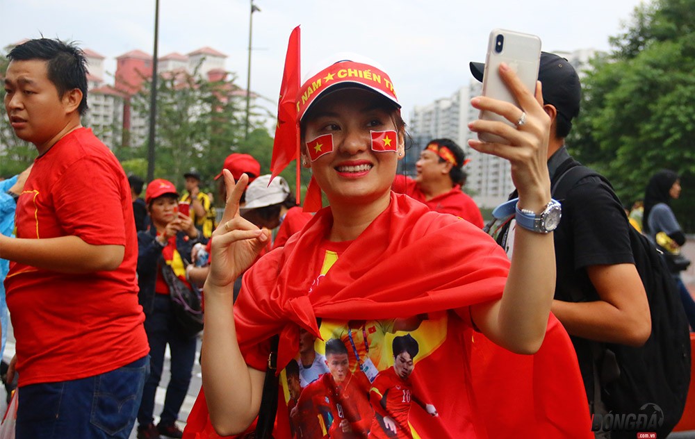 CĐV Malaysia máu lửa như thế nào ở 