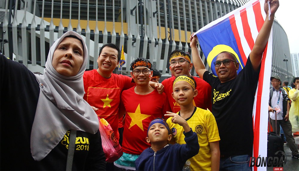 CĐV Malaysia máu lửa như thế nào ở 