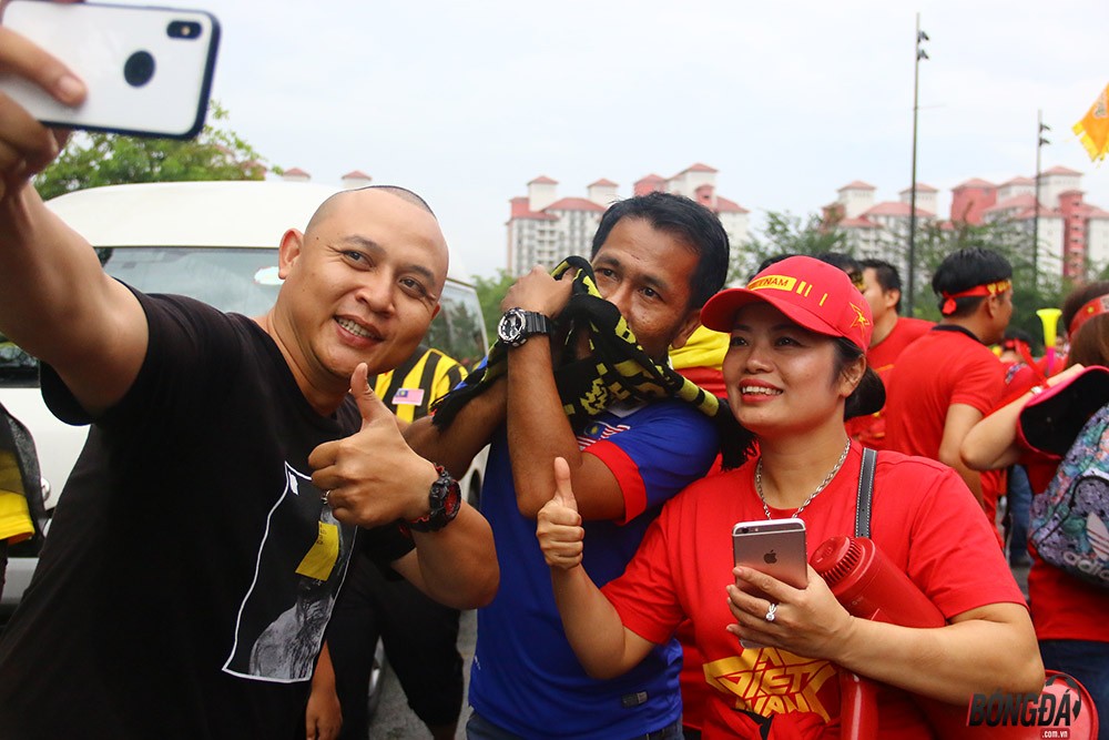 CĐV Malaysia máu lửa như thế nào ở 