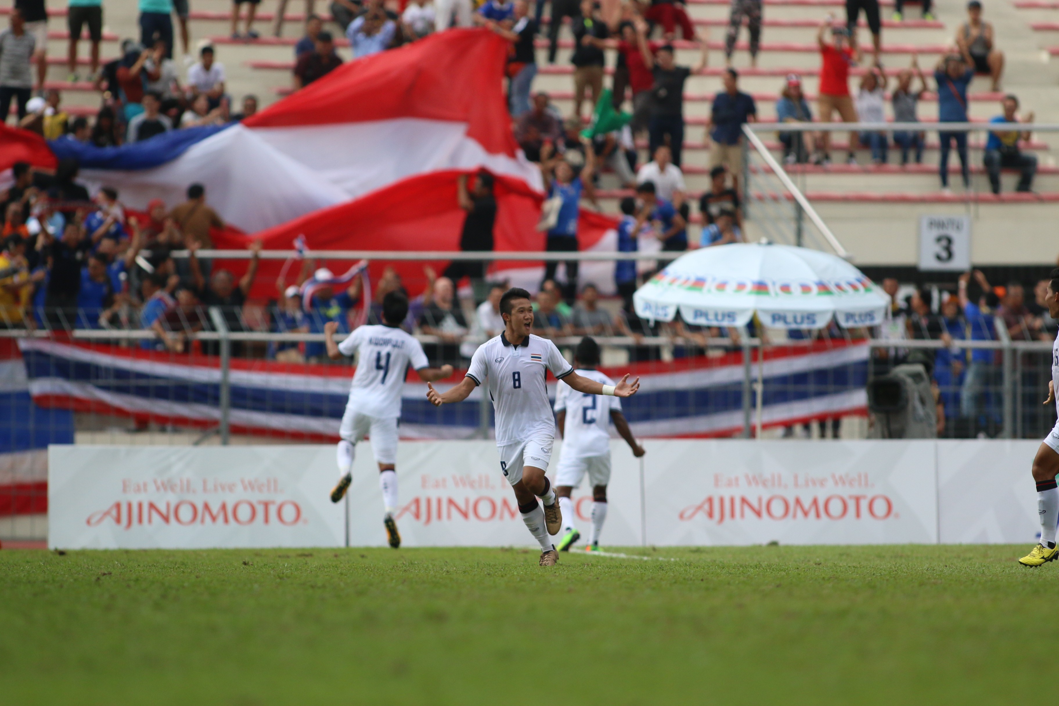 Fan nu xinh đẹp - Bóng Đá