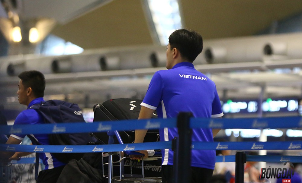 Trực tiếp ĐT Việt Nam từ Kuala Lumpur trở về Hà Nội - Bóng Đá