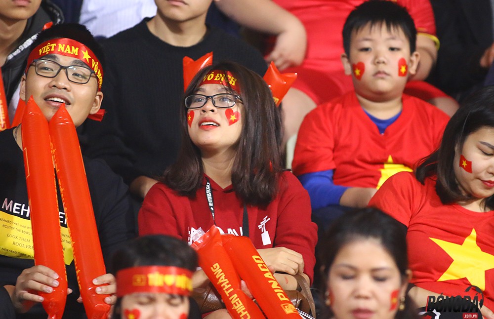 Chùm ảnh: CĐV Việt Nam  - Bóng Đá
