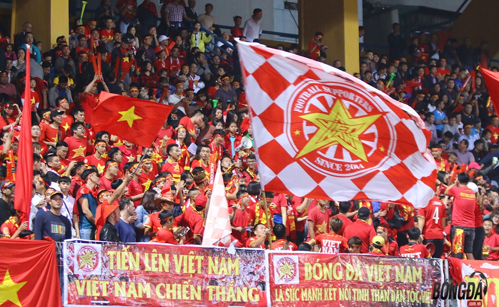 Chùm ảnh: CĐV Việt Nam  - Bóng Đá