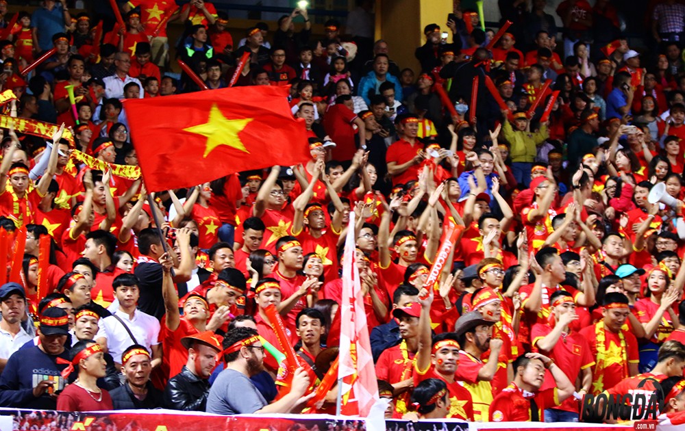 Chùm ảnh: CĐV Việt Nam  - Bóng Đá