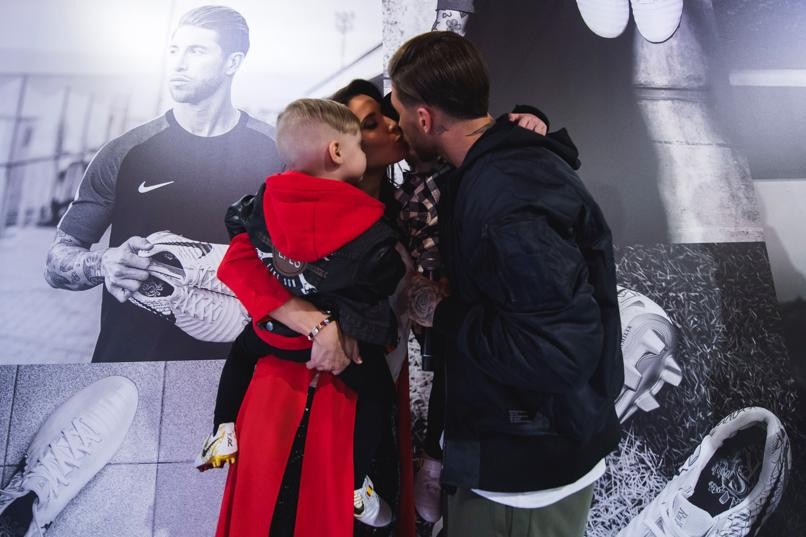 Ramos nhí nhố hết mình ngày ra mắt giày mới - Bóng Đá