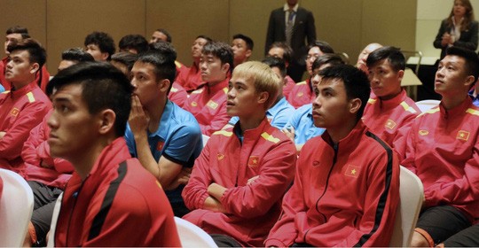 Công Phượng, Quang Hải đi học công nghệ VAR, sẵn sàng quật ngã 