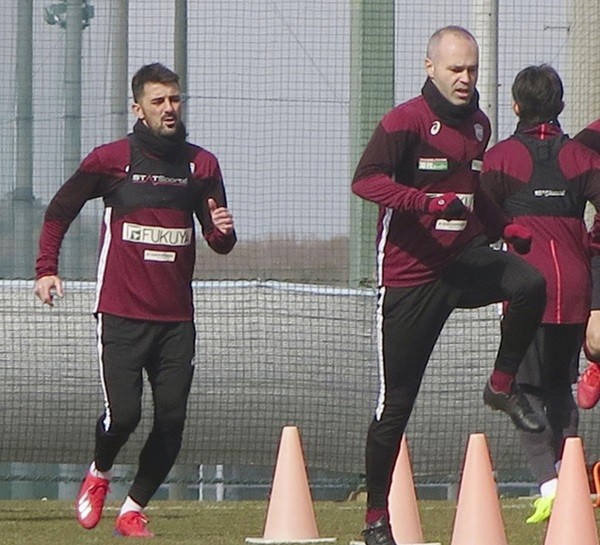 Tung hoành ở La Liga, Iniesta vẫn gặp khó khi đến Nhật Bản - Bóng Đá
