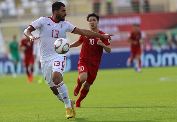 Trực tiếp ĐT Việt Nam 0-0 ĐT Iran (H1): Văn Lâm liên tiếp cứu thua - Bóng Đá