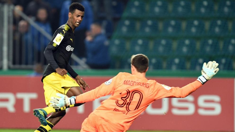 'Niềm an ủi' của Peter Bosz tại Dortmund - Bóng Đá