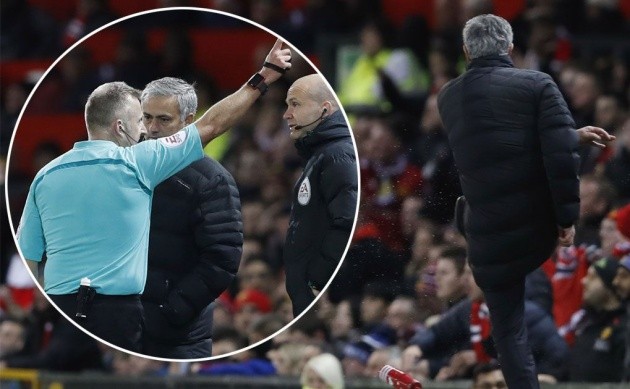 TOP 5 pha 'giận cá chém thớt' trong làng bóng đá: Giáo sư nổi khùng tại Old Trafford - Bóng Đá