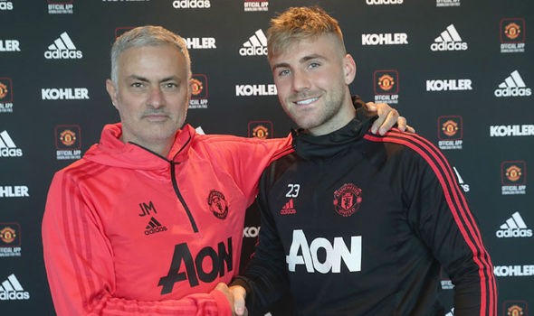 Sốc với lí do Luke Shaw gia hạn hợp đồng với Man Utd - Bóng Đá