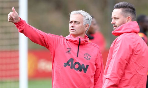 Không làm được điều này, Mourinho khỏi mơ mua sắm vào mùa Đông - Bóng Đá