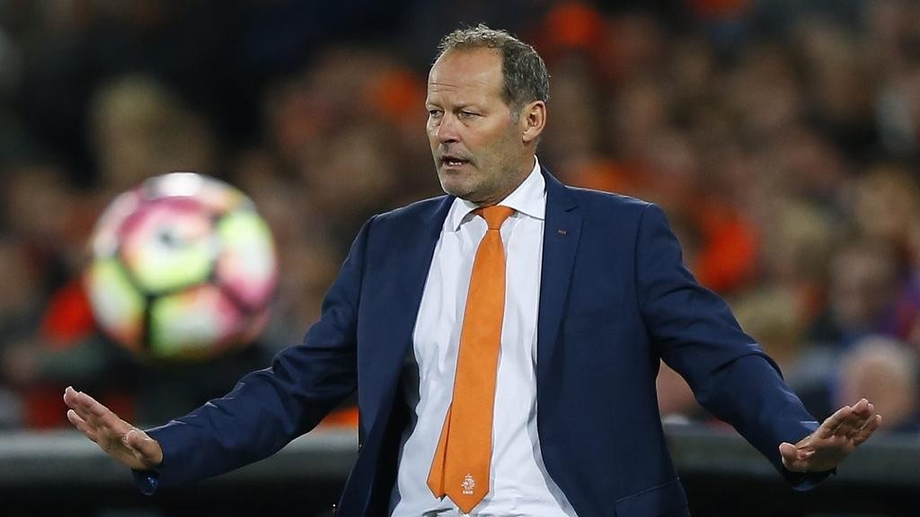 Blind: Mourinho gà - Bóng Đá