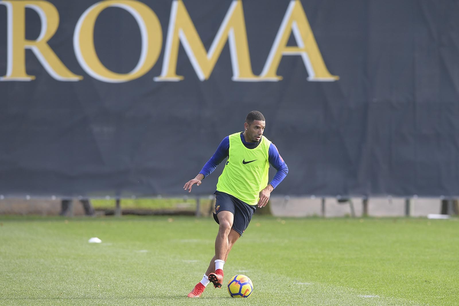 Roma muốn 'bóc lột' Sassuolo đến tận xương tủy - Bóng Đá