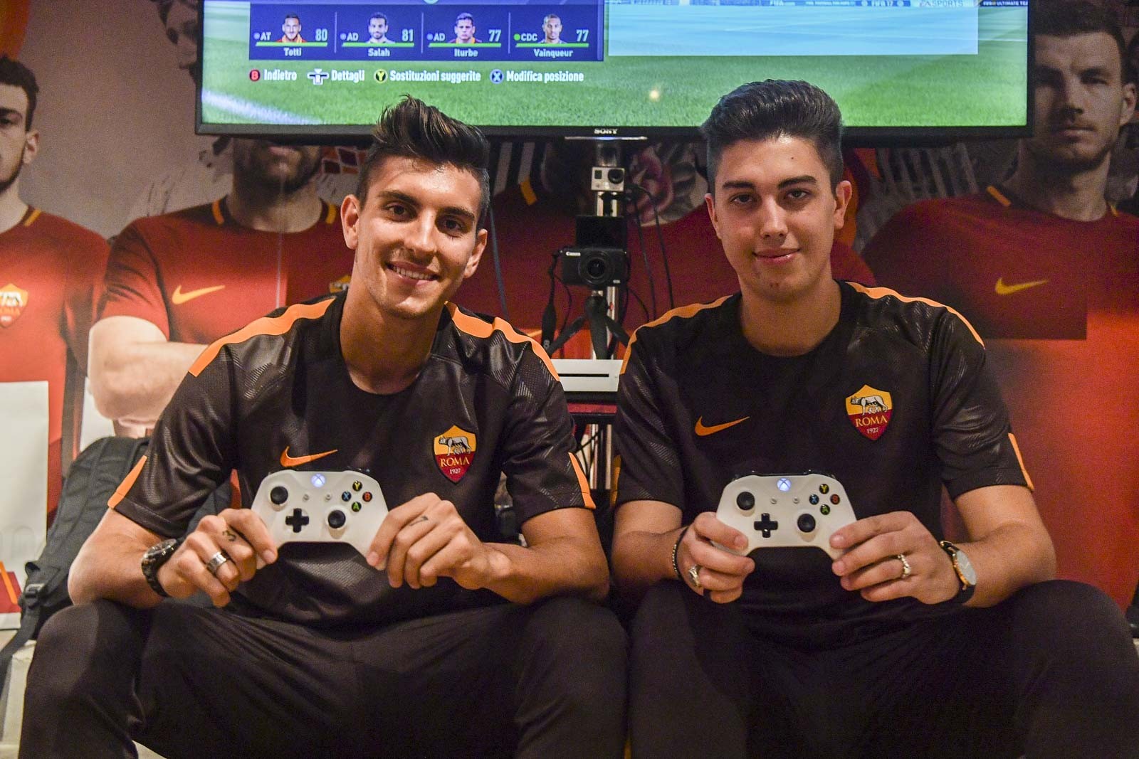 Sao Roma chiến FIFA cùng tuyển thủ esport - Bóng Đá