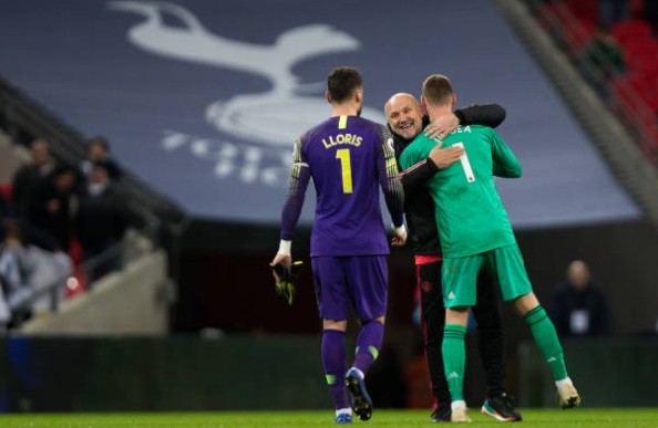 Mata phản ứng khó tin với De Gea sau trận - Bóng Đá