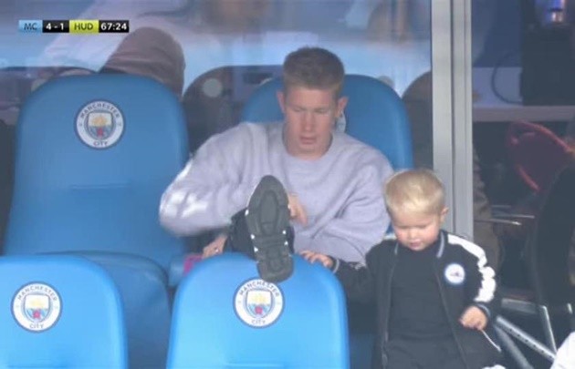 Con trai De Bruyne leo lên chân chấn thương - Bóng Đá