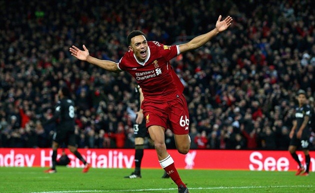 Hậu vệ 19 tuổi được HLV Klopp xếp đá chính nhờ mẹ - Bóng Đá