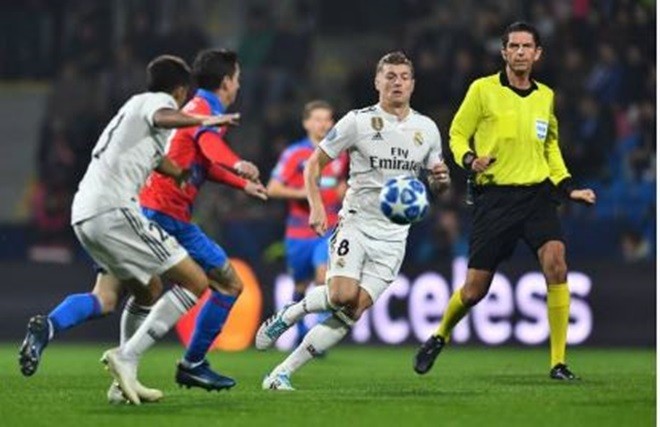 B9 lập cú đúp, Real 