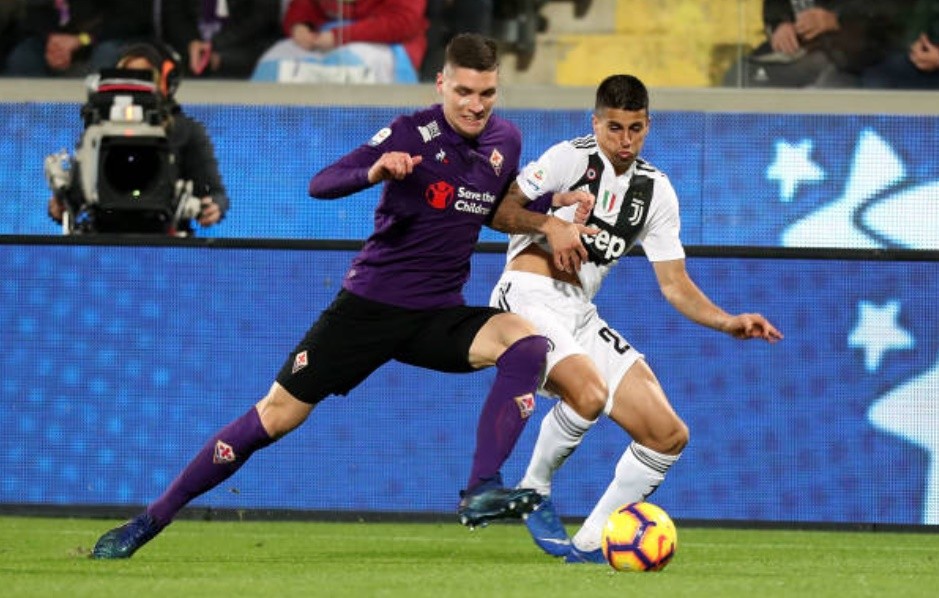 Vừa ghi bàn, Ronaldo đã bị dính thẻ và rời sân - Bóng Đá
