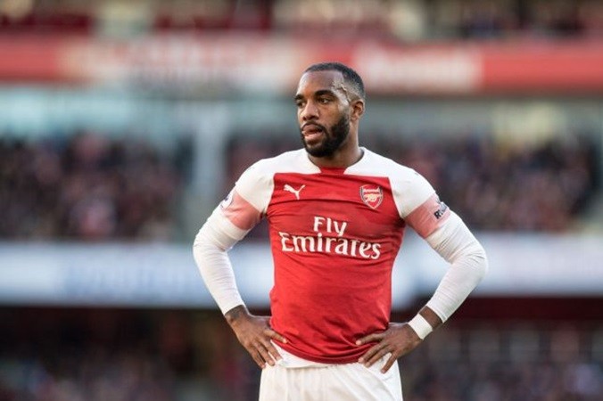 TIẾT LỘ: Emery đã muốn thay Lacazette ngay sau hiệp 1 - Bóng Đá