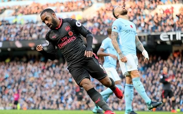 Alan Shearer lên tiếng đòi công bằng cho Lacazette - Bóng Đá