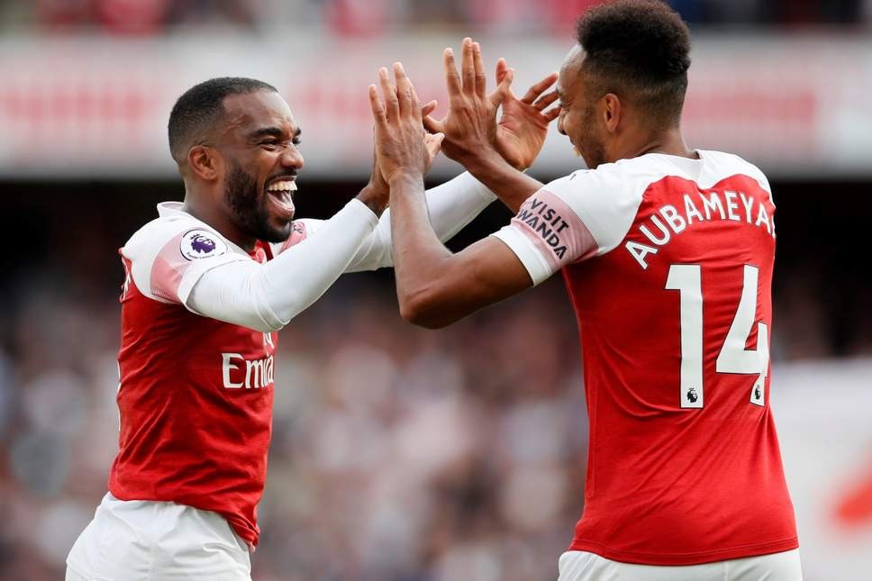 Lacazette khẳng định không hề có sự cạnh tranh nào với Aubameyang - Bóng Đá