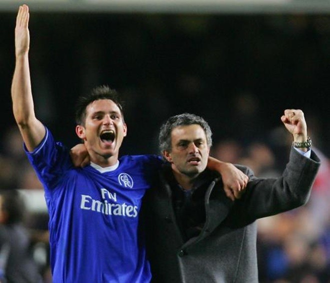 Sắp gặp Man Utd, huyền thoại Chelsea gửi 