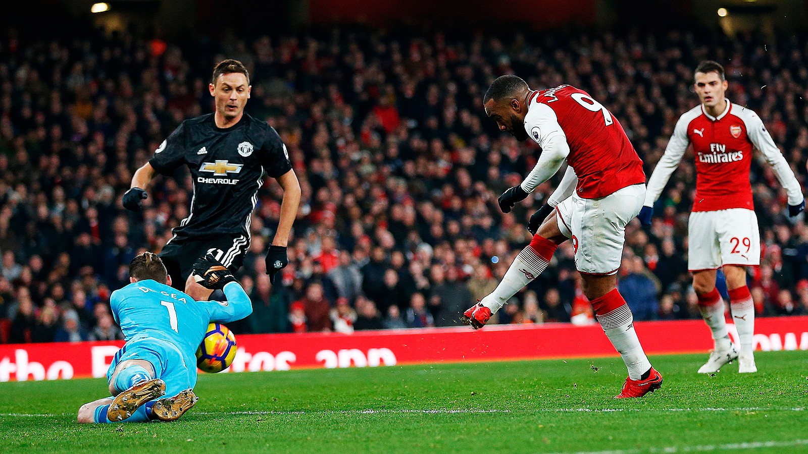  5 times when Man United’s superhuman star single-handedly saved the game including masterclass against Liverpool - Bóng Đá