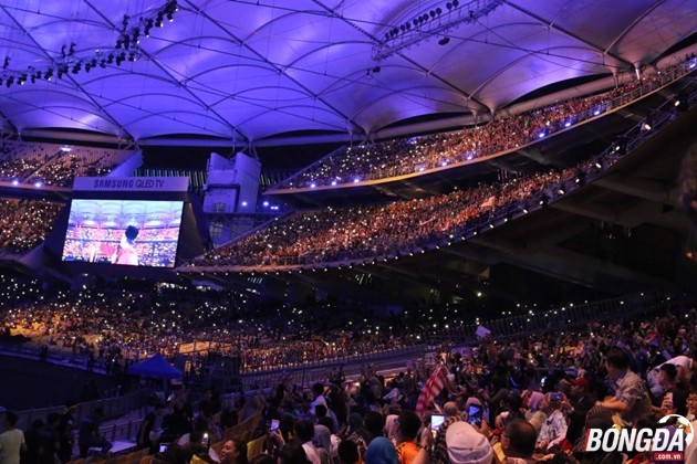Trực tiếp lễ bế mạc SEA Games 29: Khán giả lấp kín khán đài Bukit Jalil - Bóng Đá