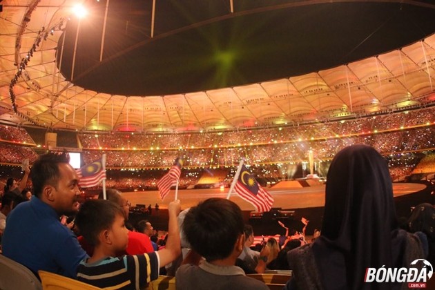 Trực tiếp lễ bế mạc SEA Games 29: Khán giả lấp kín Bukit Jalil - Bóng Đá