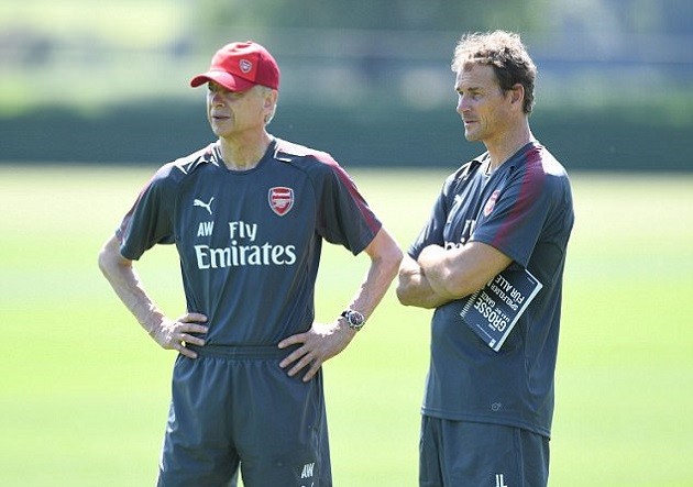KHỦNG HOẢNG TẠI ARSENAL: Không có Wenger, Sanchez đã bị Jens 