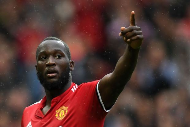 Gary Neville thách thức Lukaku trước derby nước Anh - Bóng Đá