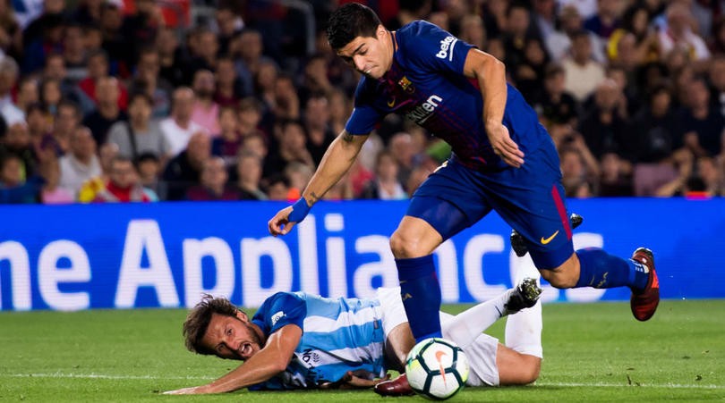 Suarez bực bội rời sân, Valverde liền ân cần dỗ dành - Bóng Đá