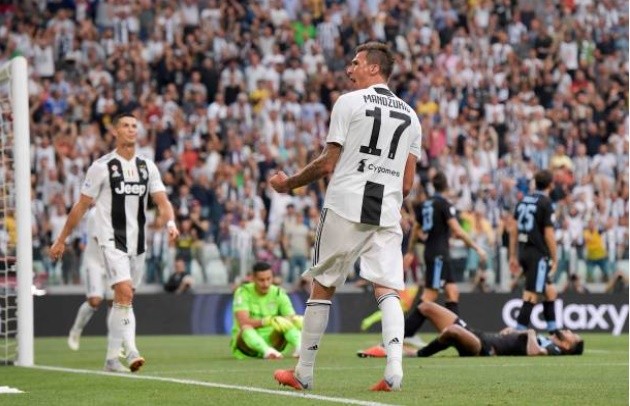 Ronaldo cười khó hiểu khi đồng đội ghi bàn - Bóng Đá