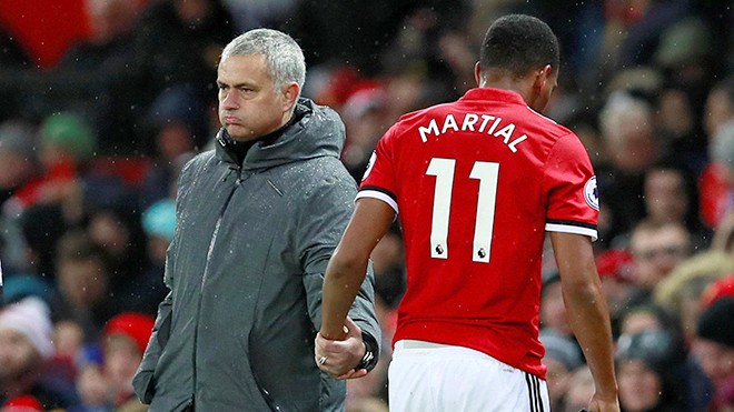 Tái định vị thương hiệu - Vũng bùn đang giết chết Man United và Mourinho - Bóng Đá