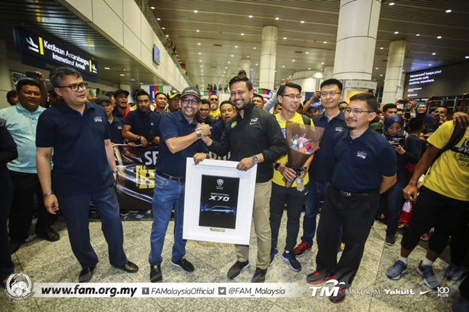 Thua Việt Nam, tuyển Malaysia được đón tiếp ra sao ở quê nhà? - Bóng Đá